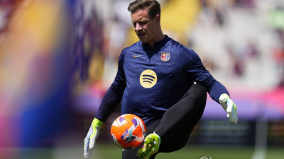 '은퇴 번복하고 3관왕 기여' 슈쳉스니, 바르셀로나와 '2년 더'