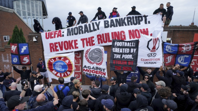 UECL로 강등된 크리스털 팰리스 팬들, UEFA 규탄 시위
