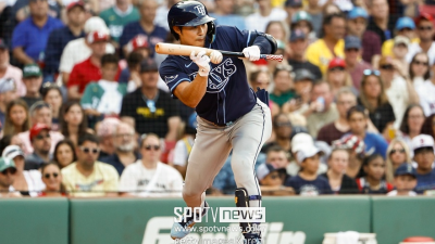 '또 부상?' 김하성, 파울 타구 맞고 교체 아웃…검사 결과 이상 없다