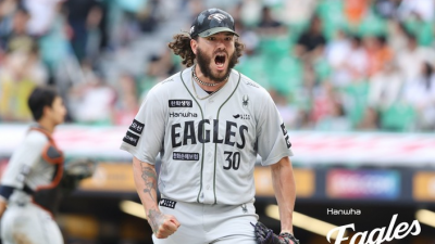 단독 선두 한화-상위권 노리는 KT...'4개 부문 1위' 폰세 vs '예비역' 배제성 선발 대결