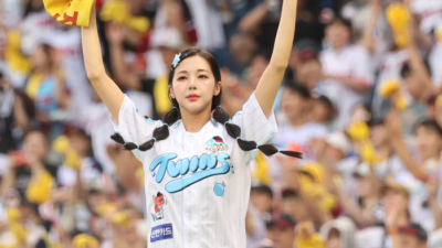 900만 돌파 프로야구, 528경기 만 ‘역대 최단 기록'