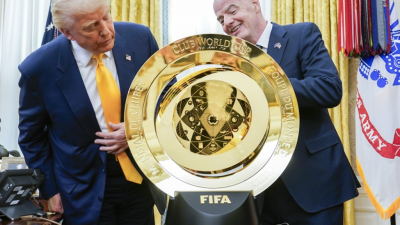 클럽월드컵 우승은 첼시가 했는데…트로피는 트럼프 품으로