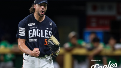 한화 ‘홈런쇼에 와이즈 10승까지’…33년 만의 전반기 선두 확정